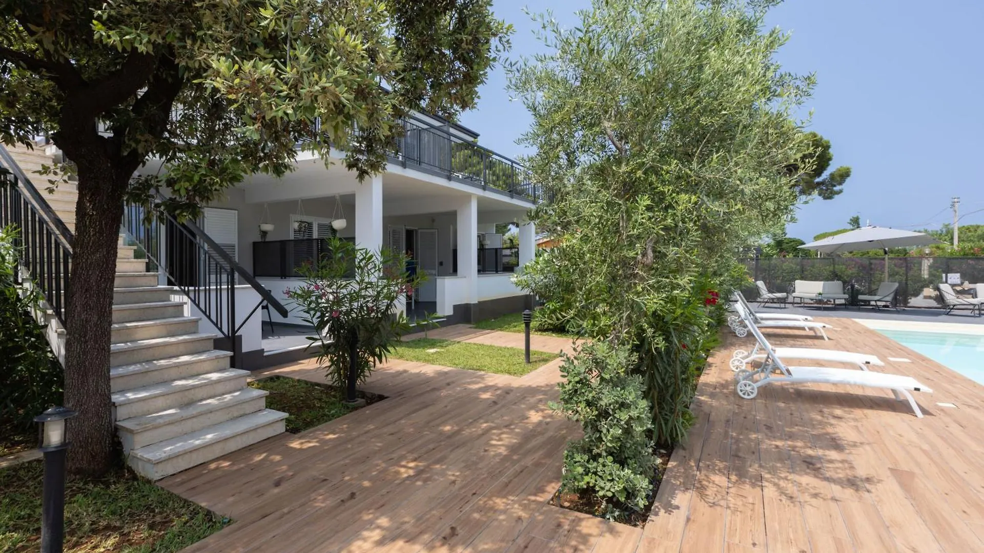 Sweet Sicily Apartments カリーニ